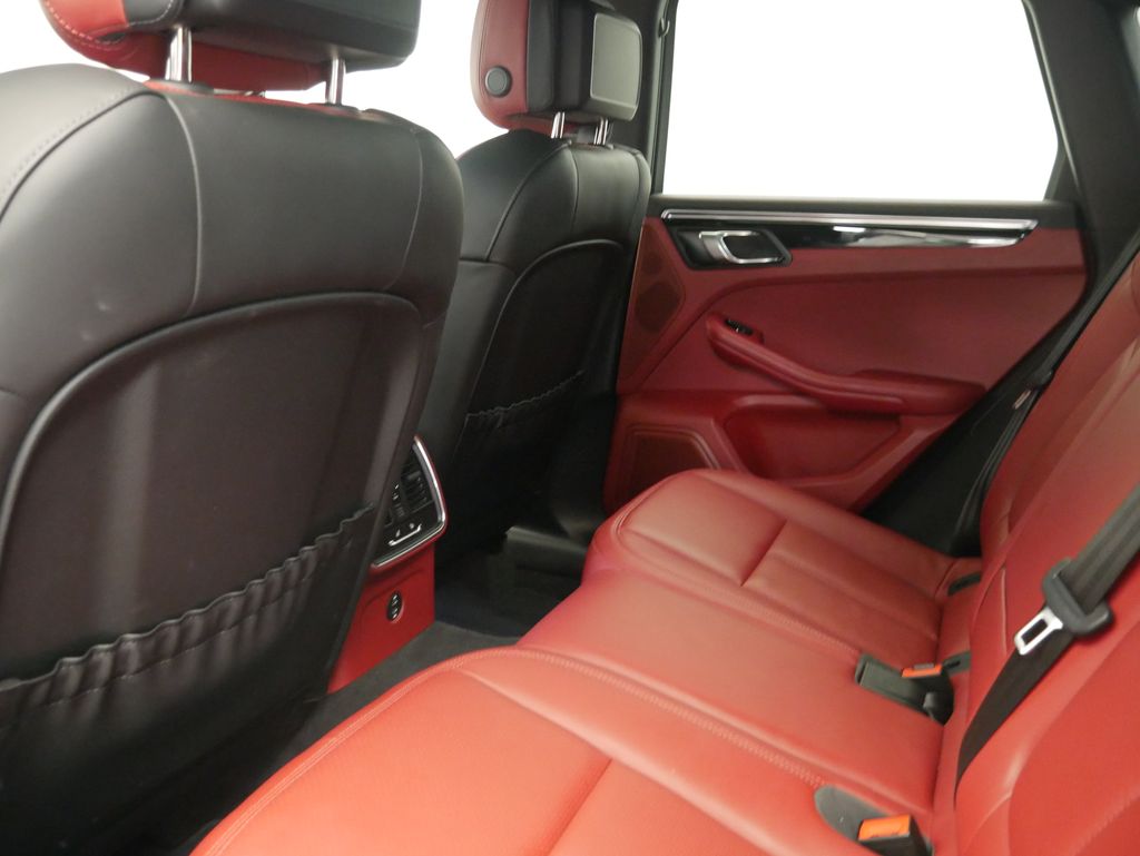 Thumbnail: 2023 Porsche Macan - 22