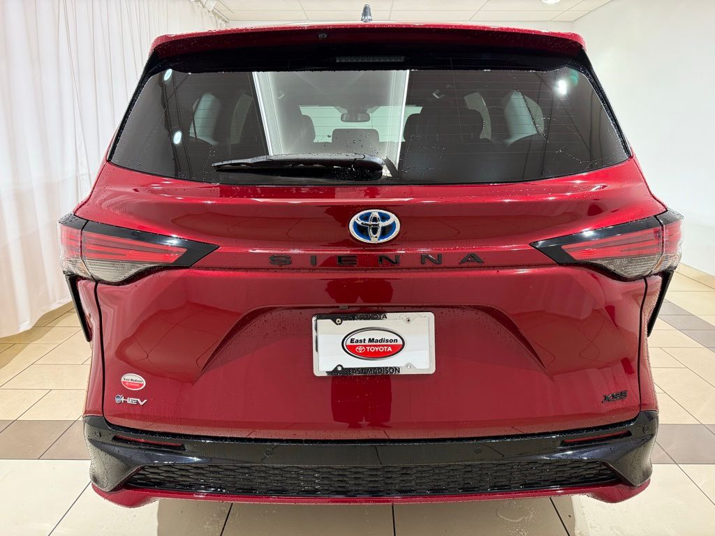 Thumbnail: 2025 Toyota Sienna - 4