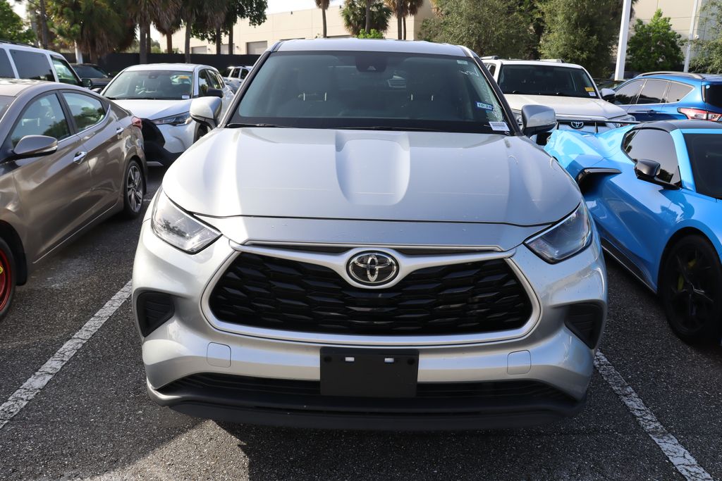 Thumbnail: 2022 Toyota Highlander - 5