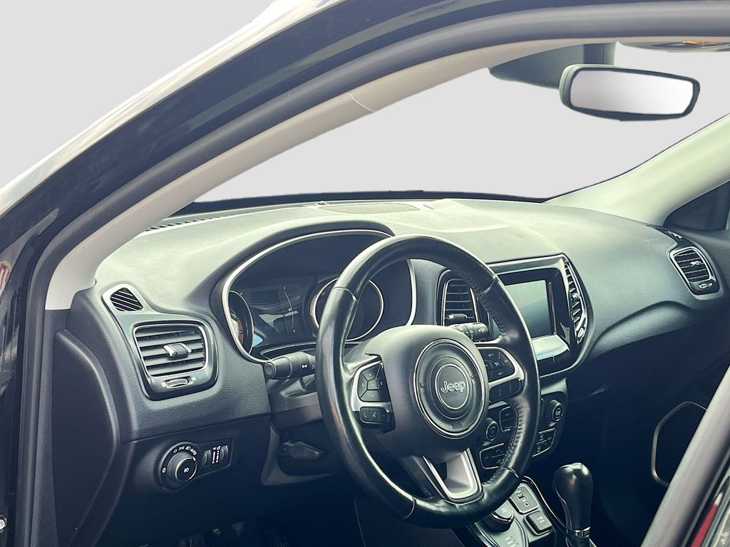 Used 2020 Black Jeep Latitude image 9
