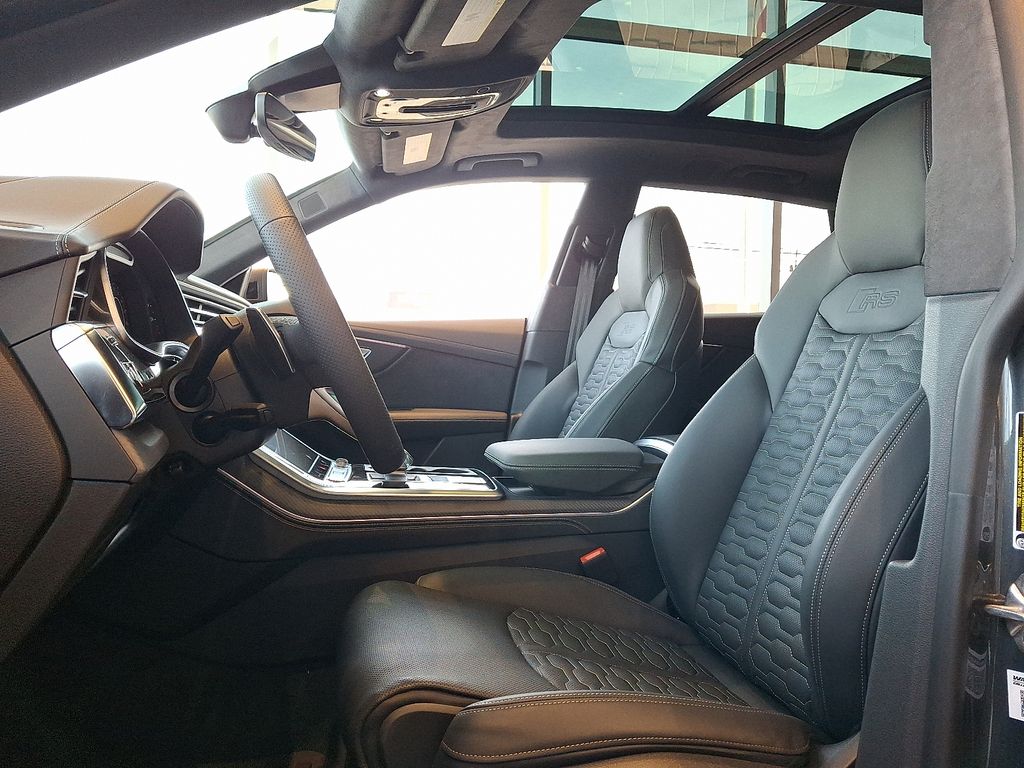 Thumbnail: 2026 Audi RS Q8 - 8