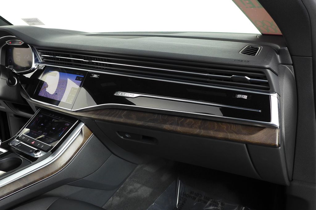 Thumbnail: 2020 Audi Q8 - 14