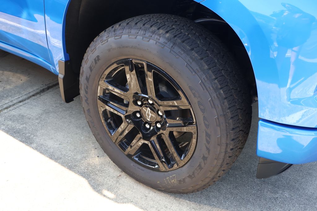 Thumbnail: 2026 Chevrolet Silverado 1500 - 9
