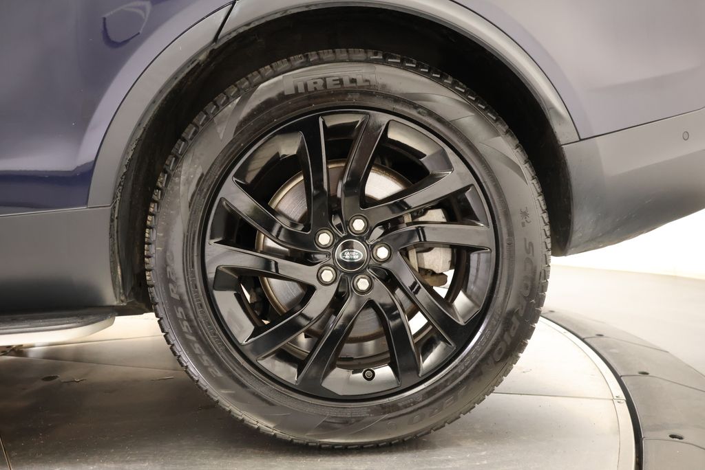 Thumbnail: 2020 Land Rover Discovery - 10
