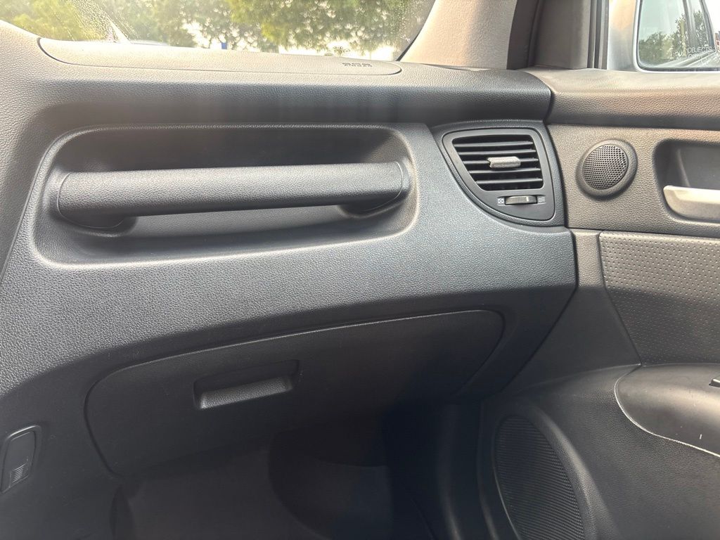 Used 2010 Silver Kia EX image 19