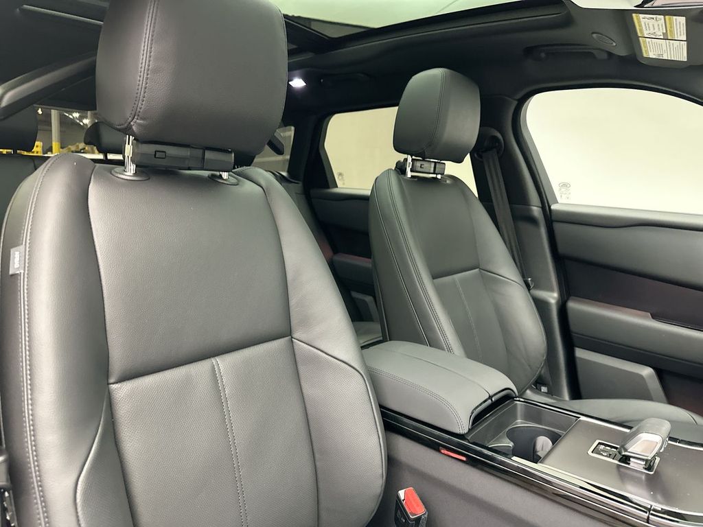 2026 Land Rover Range Rover Velar Dynamic SE 5