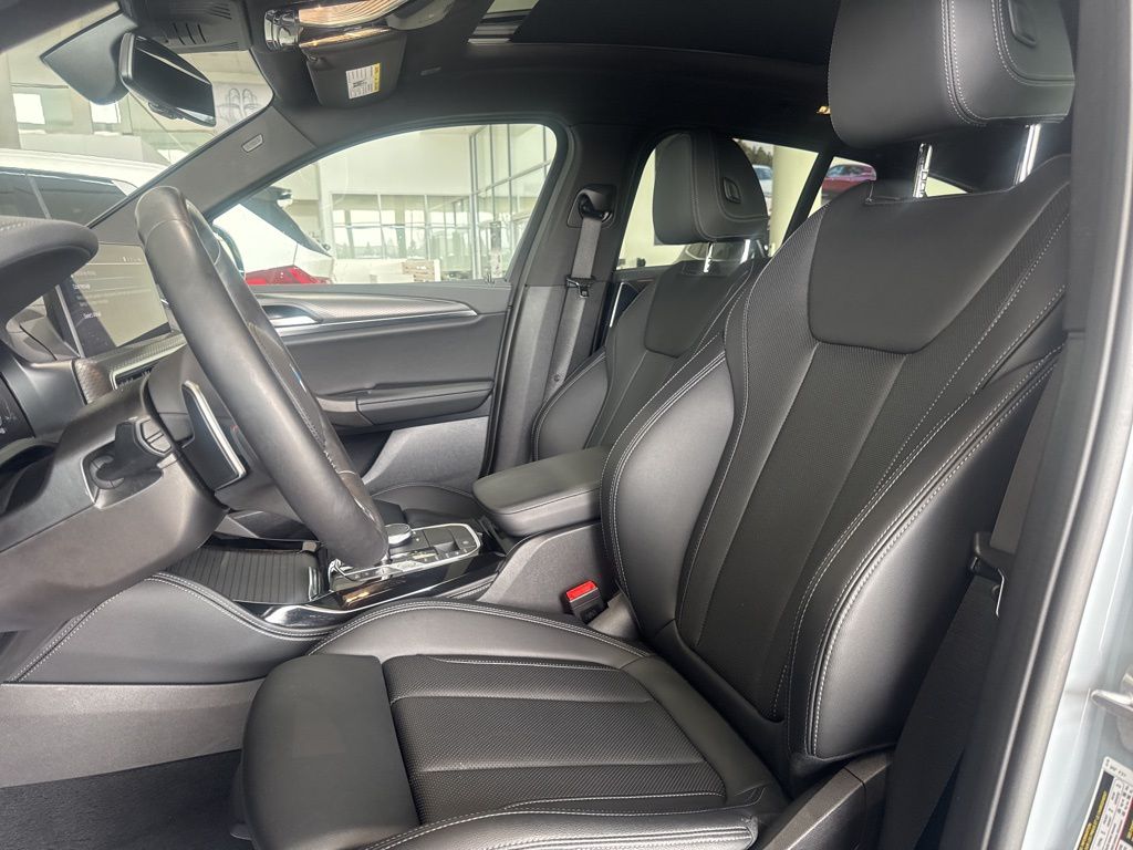 Thumbnail: 2025 BMW X4 - 19