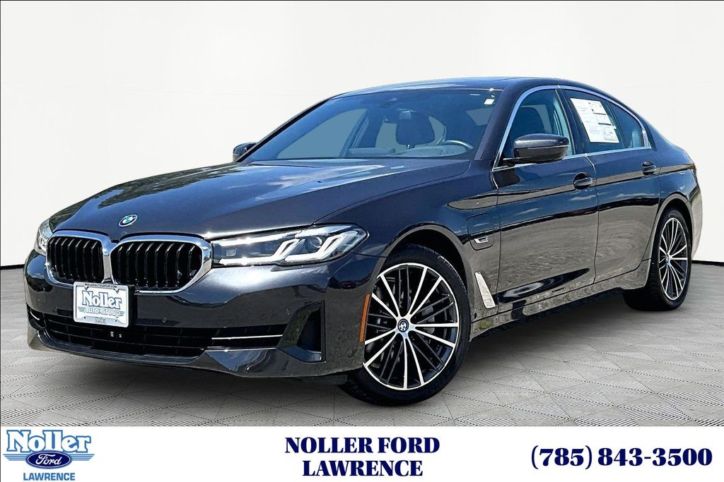 Gray (Dark Graphite Metallic) 2023 BMW 5 Series Sedan All-Wheel Drive 8-Speed Automatic
