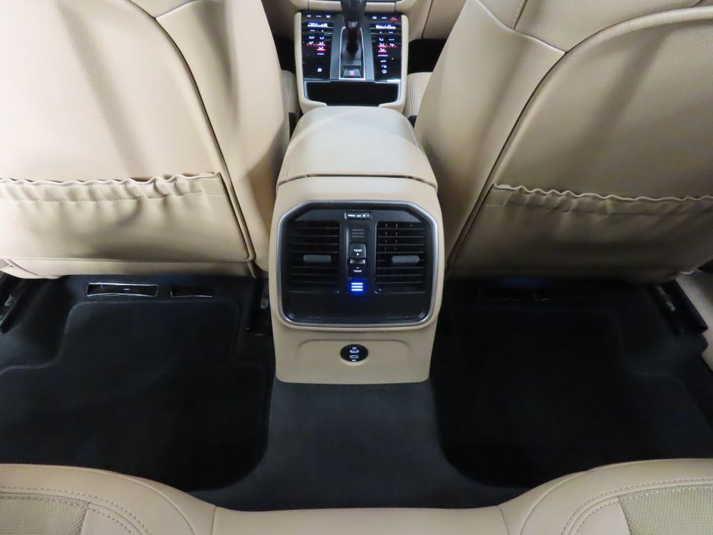 Thumbnail: 2024 Porsche Macan - 31