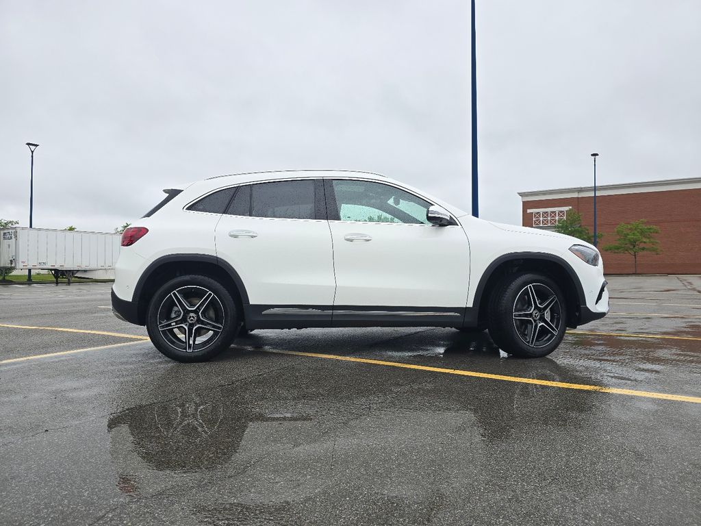 New 2026 White Mercedes-Benz GLA 250 image 17