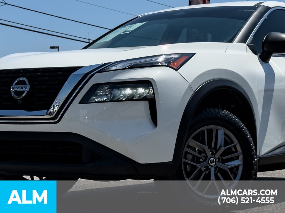 Used 2021 White Nissan S image 8