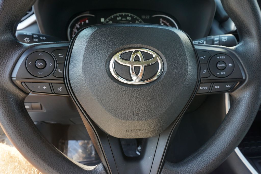 2024 Toyota RAV4 XLE 17