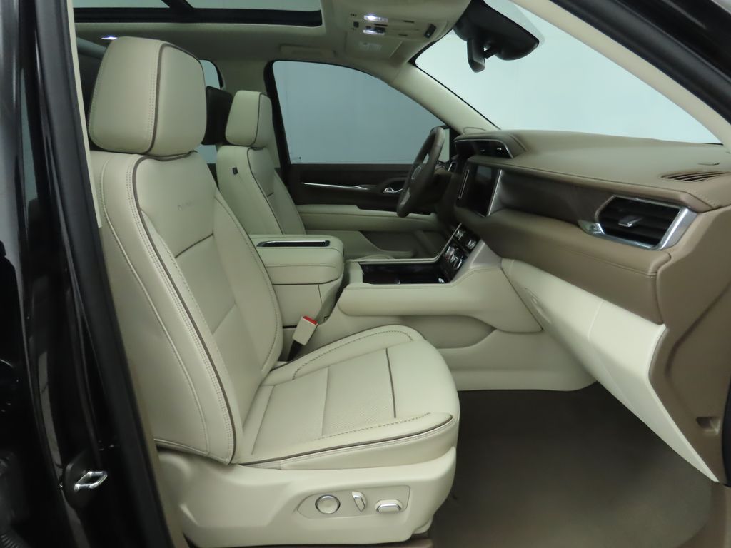 Thumbnail: 2023 GMC Yukon XL - 16