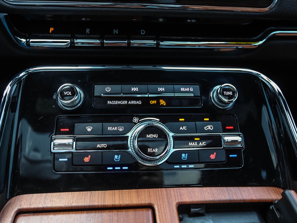 Thumbnail: 2019 Lincoln Navigator - 19