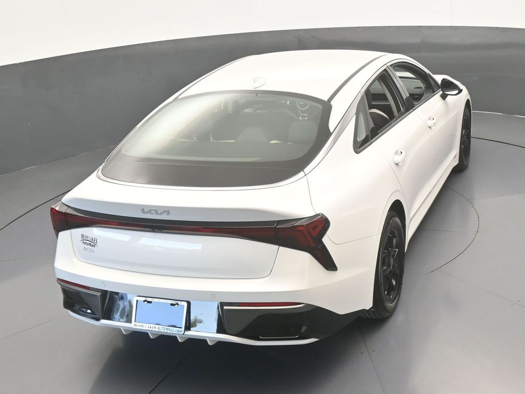 New 2025 Snow White Pearl Kia LXS image 44