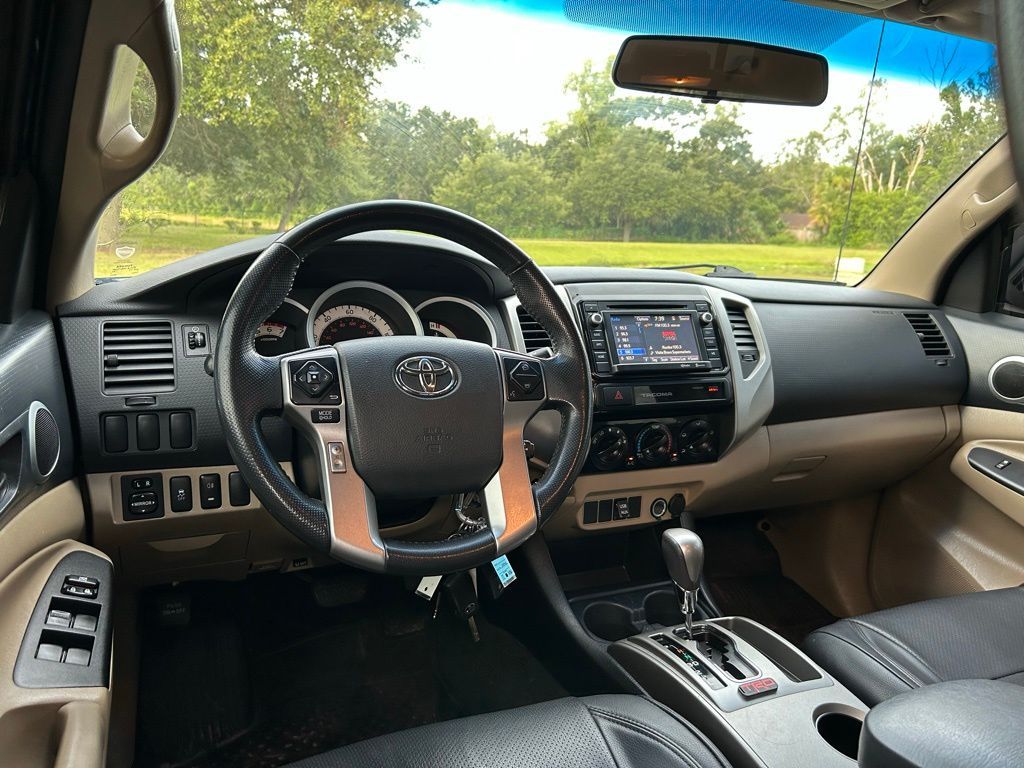 Thumbnail: 2015 Toyota Tacoma - 12