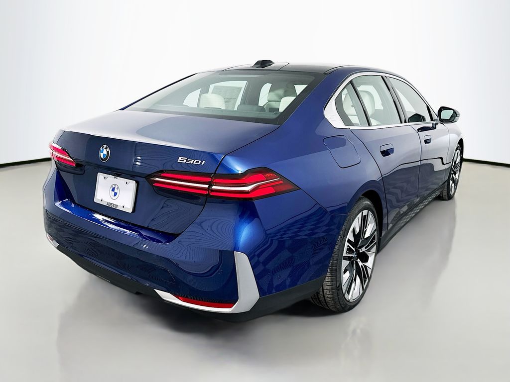 Thumbnail: 2026 BMW 5 Series - 5