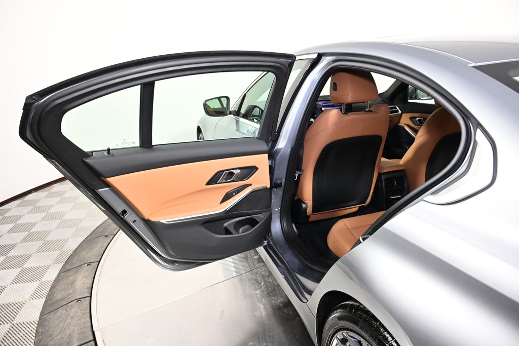 Thumbnail: 2025 BMW 3 Series - 23