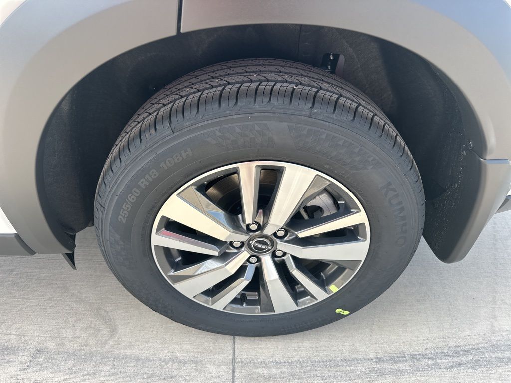 2025 Everest White Pearl Tricoat Nissan Pathfinder SL FWD SUV