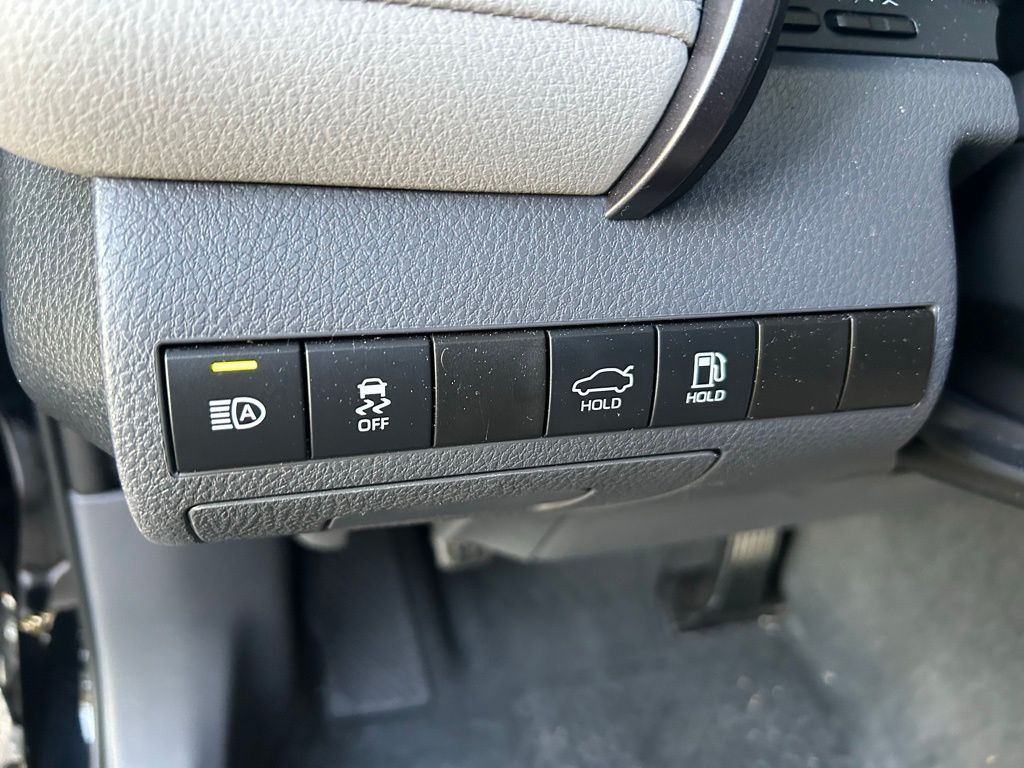 Thumbnail: 2023 Toyota Camry - 17