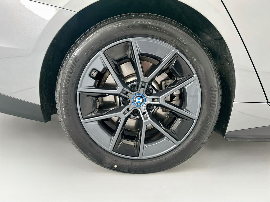 Thumbnail: 2023 BMW i4 - 32