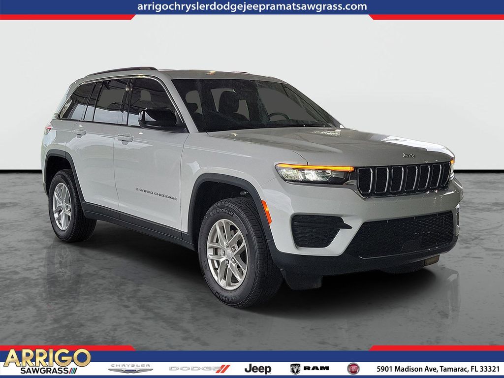 2026 Jeep Grand Cherokee Laredo