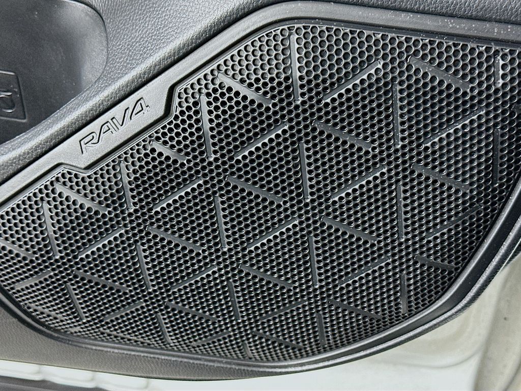 Thumbnail: 2020 Toyota RAV4 - 18