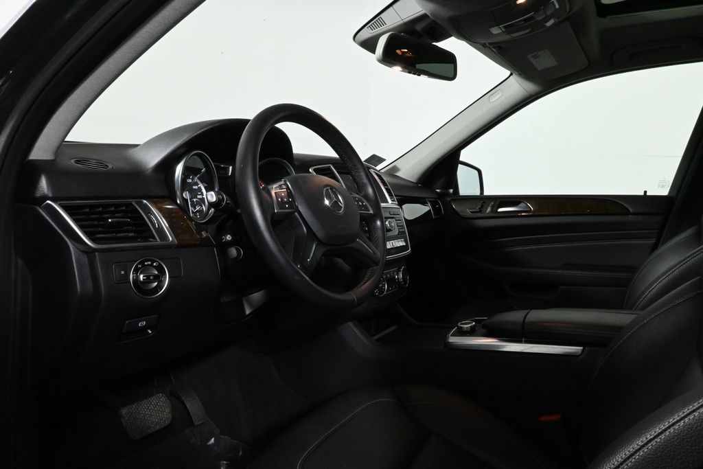 Thumbnail: 2015 Mercedes-Benz M-Class - 15