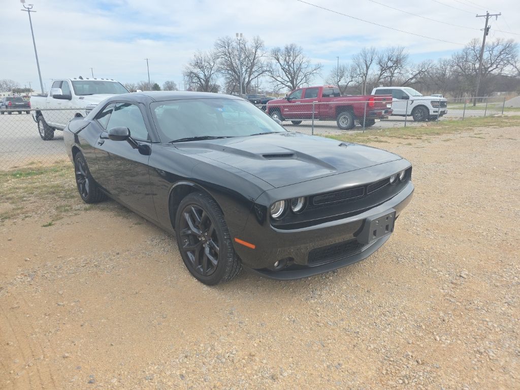 2022 Dodge Challenger SXT RWD
