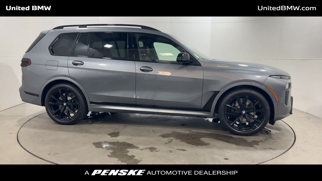 2025 BMW X7 M60i 9