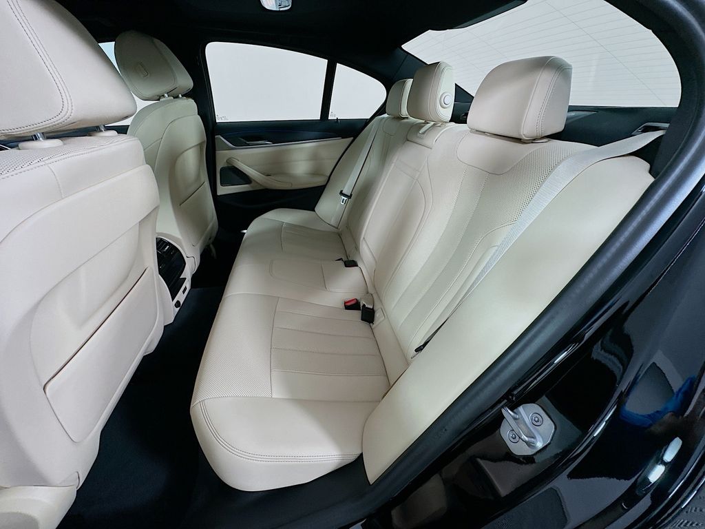 Thumbnail: 2023 BMW 5 Series - 25