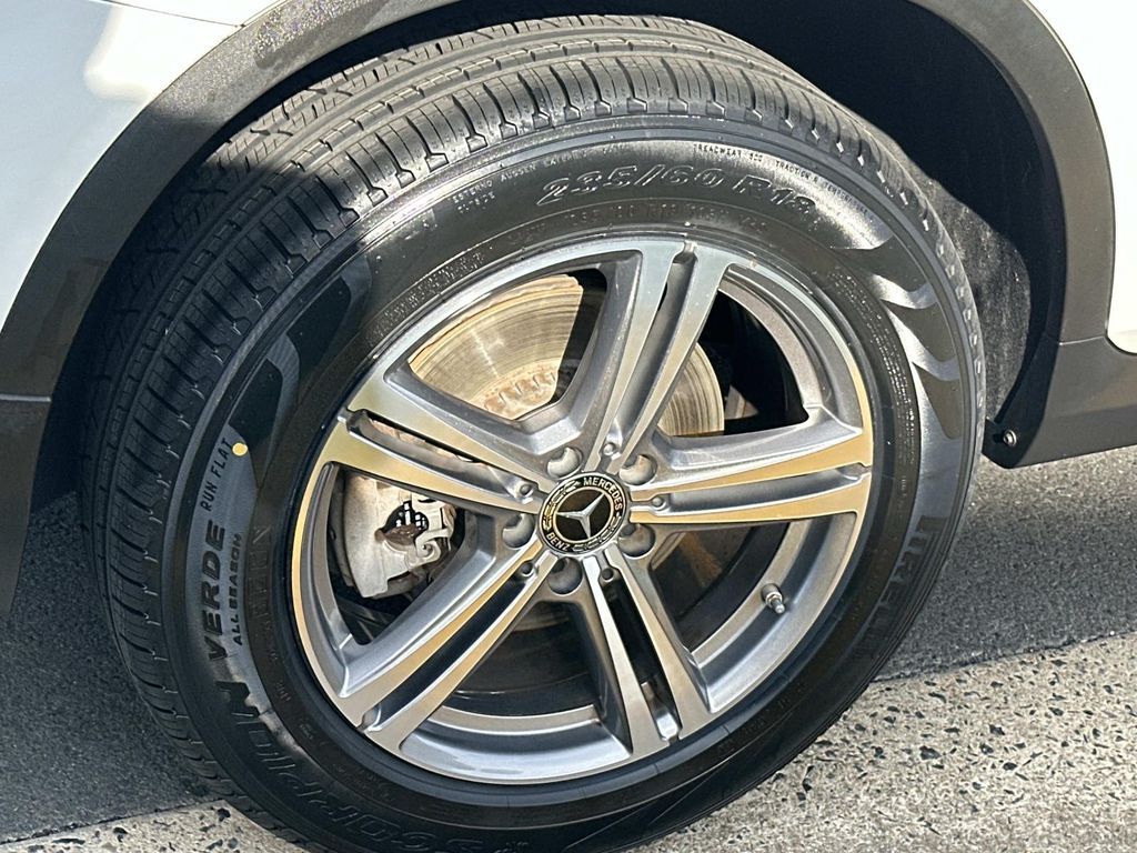 Thumbnail: 2022 Mercedes-Benz GLC - 15