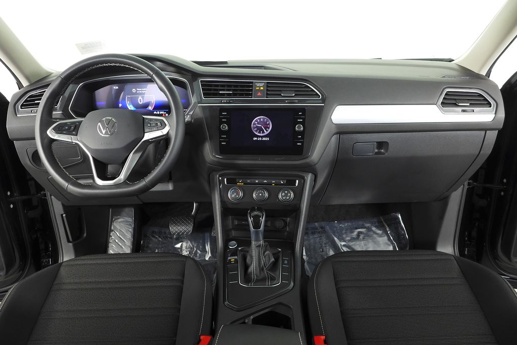 Thumbnail: 2024 Volkswagen Tiguan - 24