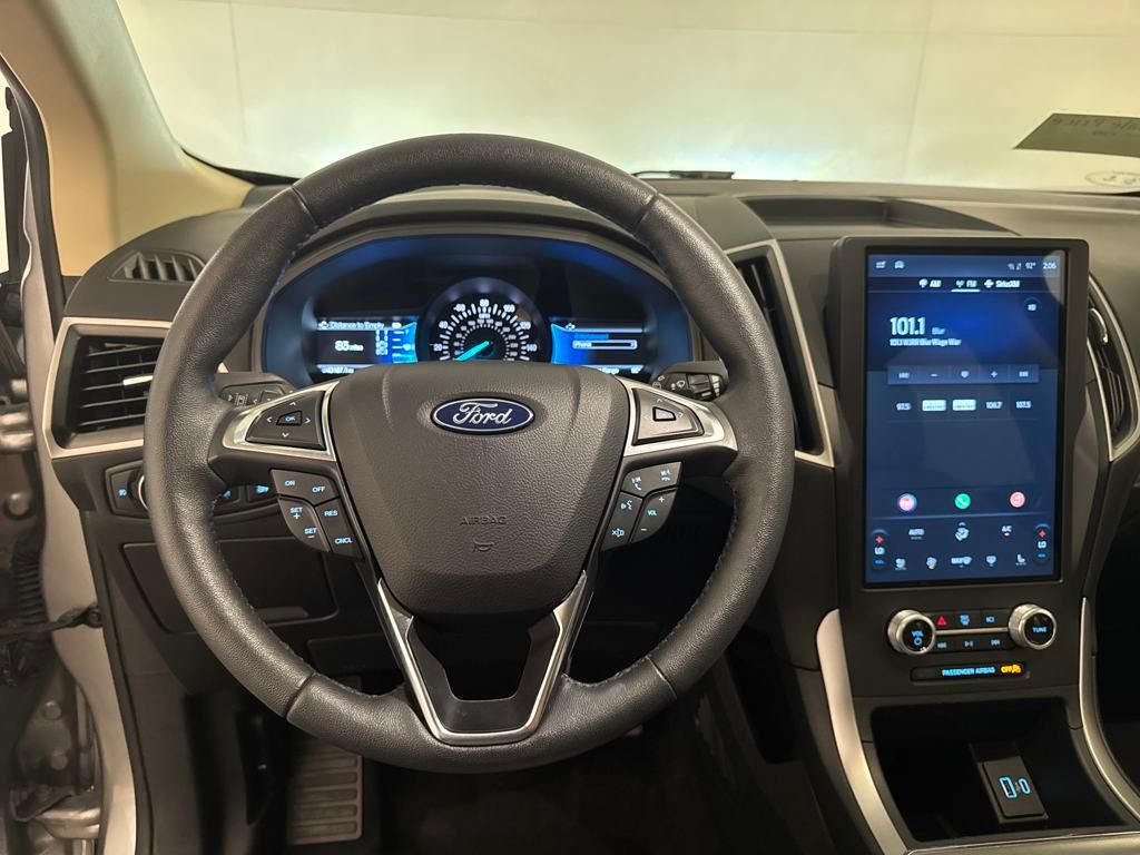 2022 Ford Edge SEL photo 4