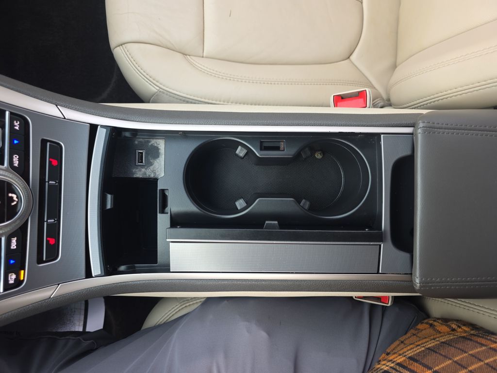 Used 2018 White Lincoln Select image 30