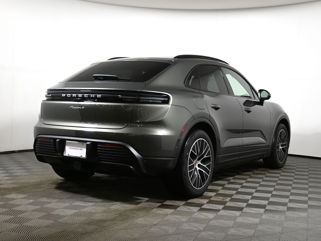 Thumbnail: 2026 Porsche Macan - 7