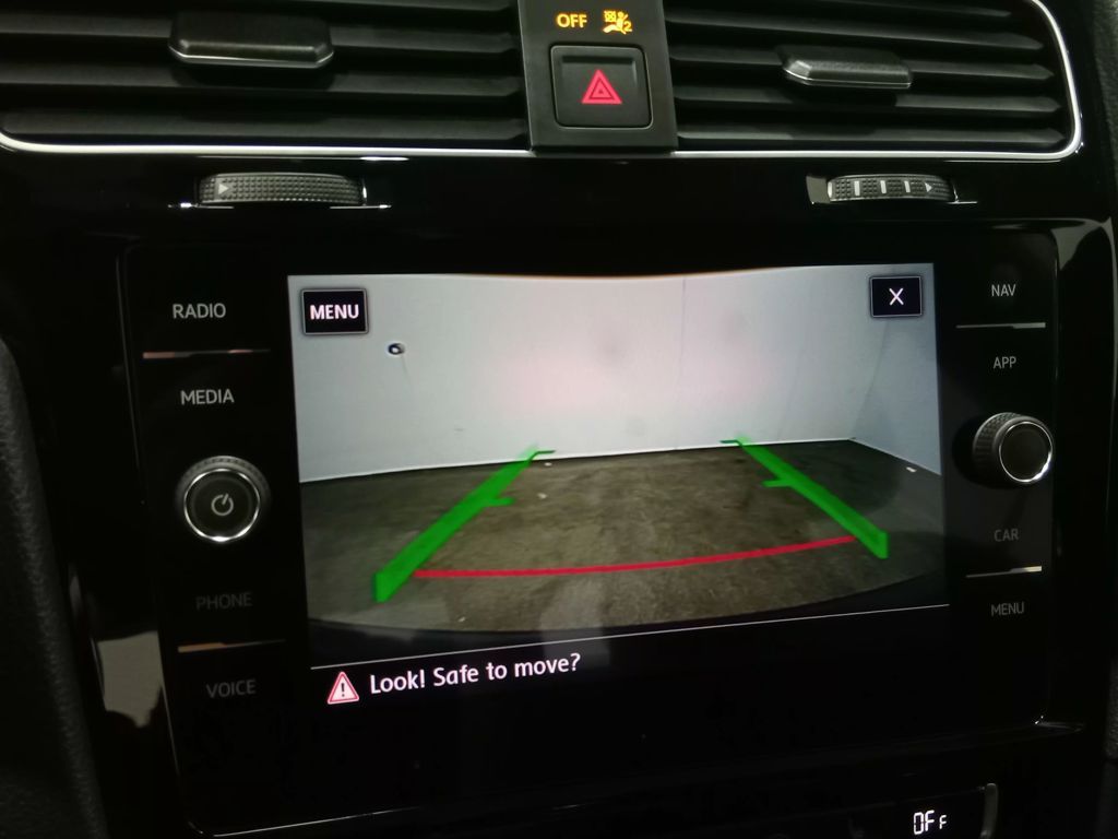 2019 Volkswagen Golf R 2.0T w/DCC & Navigation