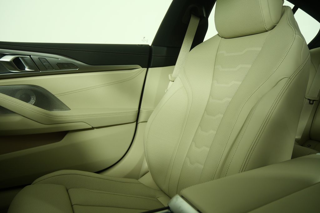 Thumbnail: 2026 BMW 8 Series - 30