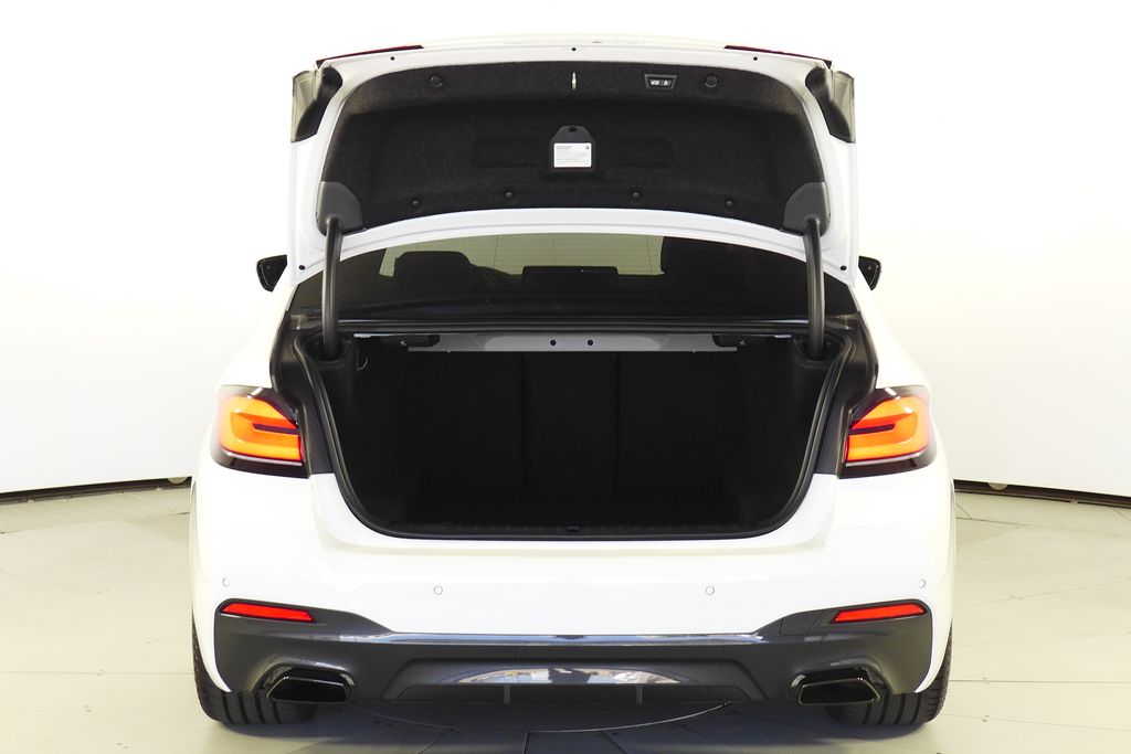 Thumbnail: 2023 BMW 5 Series - 10