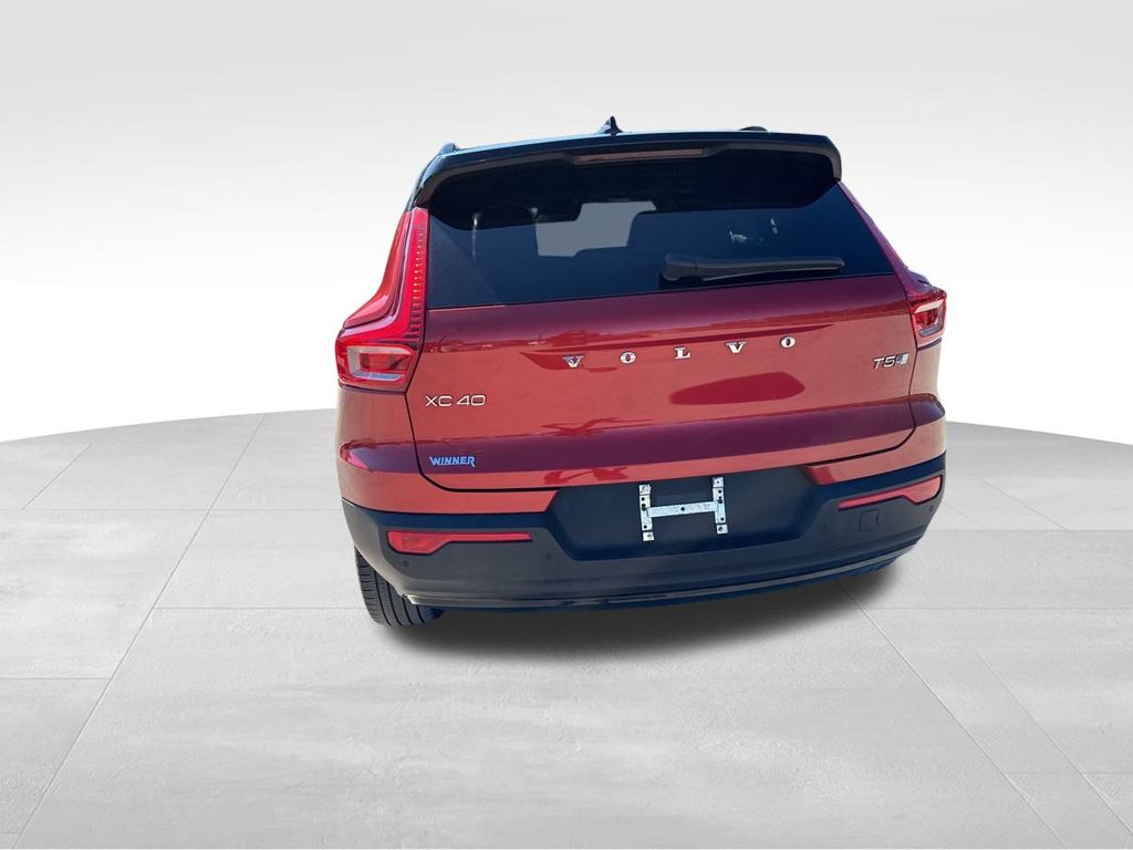 2021 Volvo XC40 R-Design 8