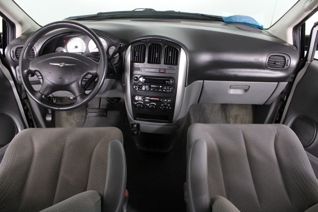 Used 2006 Chrysler Town & Country for sale in 