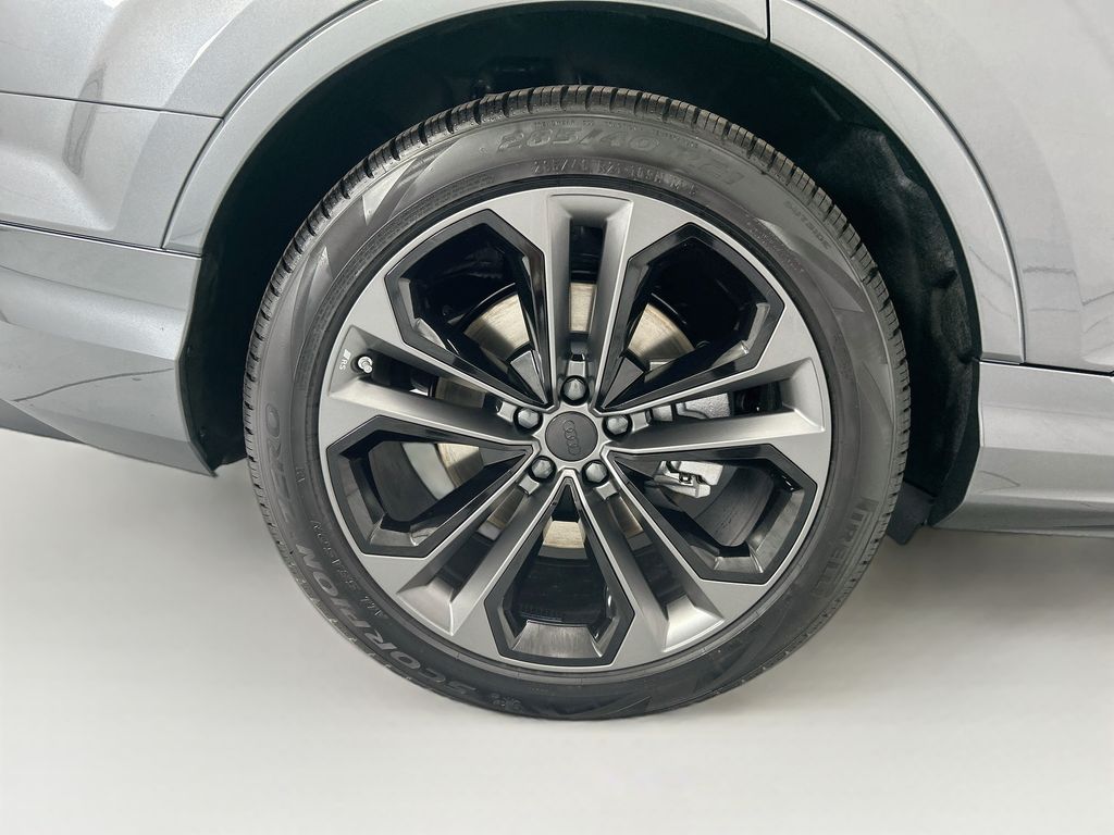 Thumbnail: 2026 Audi Q7 - 32