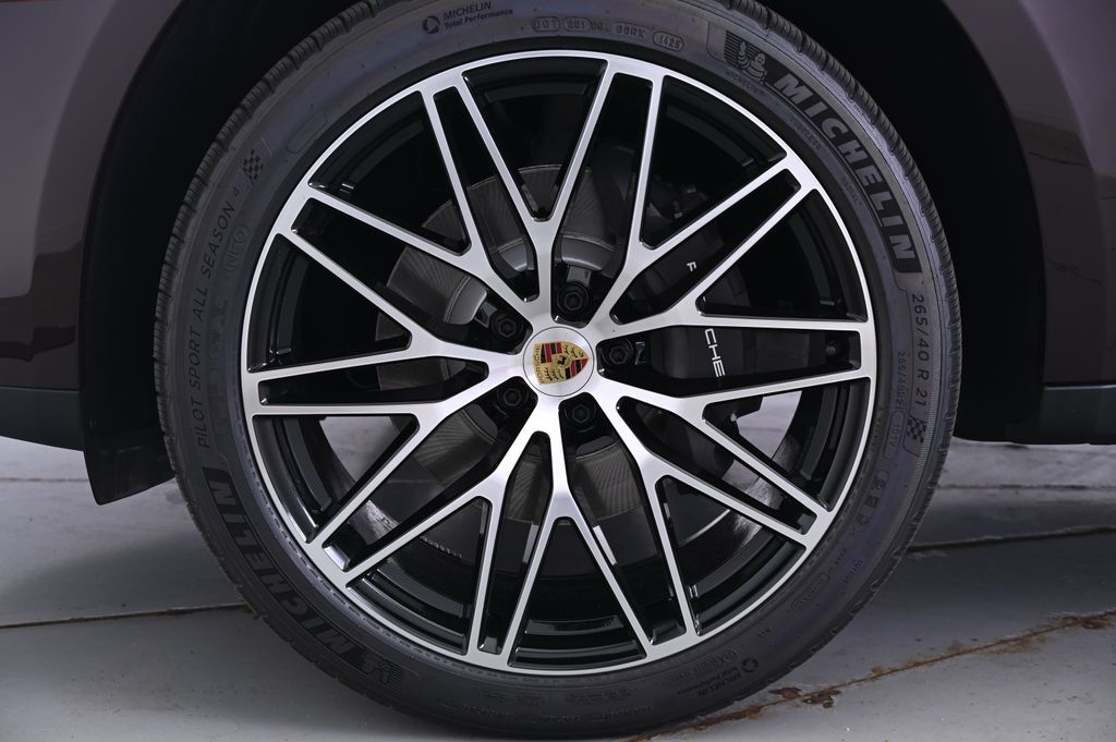 Thumbnail: 2026 Porsche Macan - 11