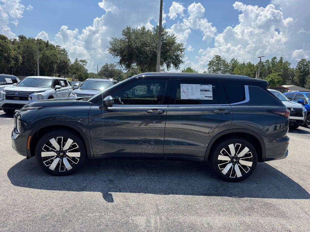 2025 Mitsubishi Outlander SEL photo 3