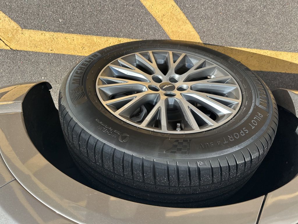 Thumbnail: 2021 Genesis GV80 - 13