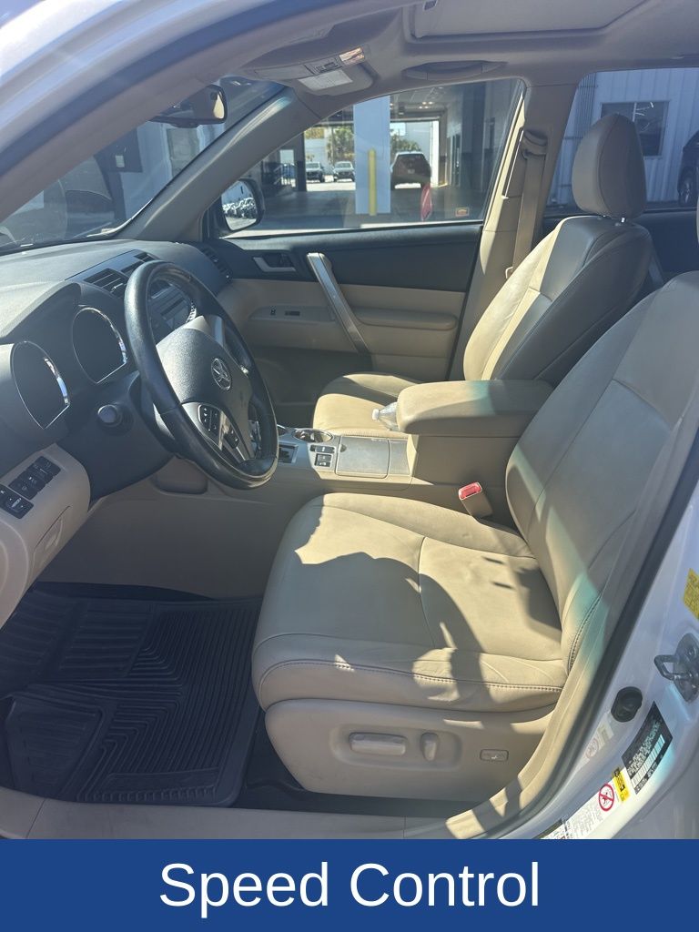 2011 Toyota Highlander SE V6