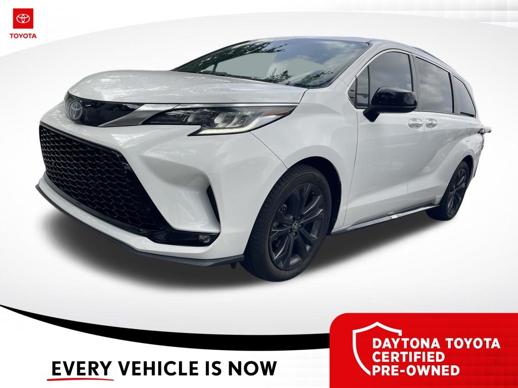 2022 Toyota Sienna XSE 7-Passenger Hybrid FWD's photo