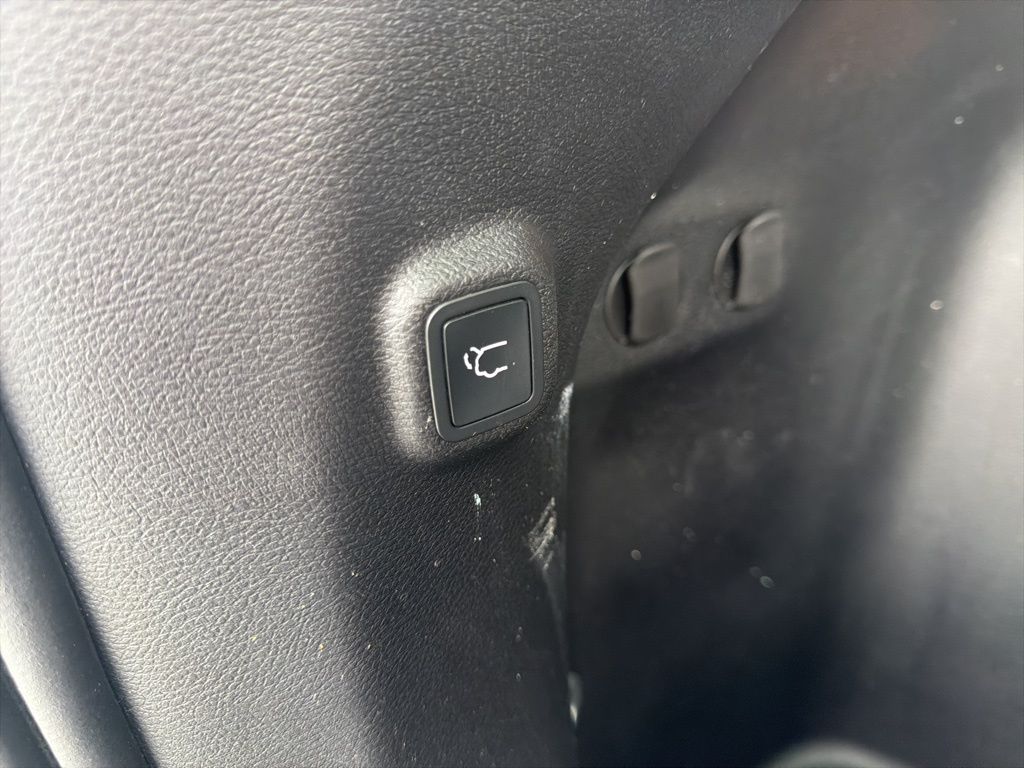 Thumbnail: 2021 Jeep Cherokee - 22