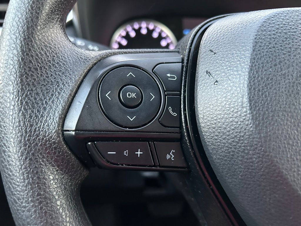 Thumbnail: 2022 Toyota RAV4 - 19