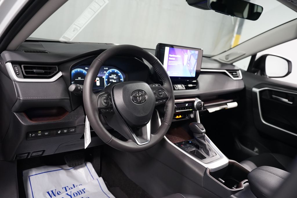 Thumbnail: 2025 Toyota RAV4 - 11